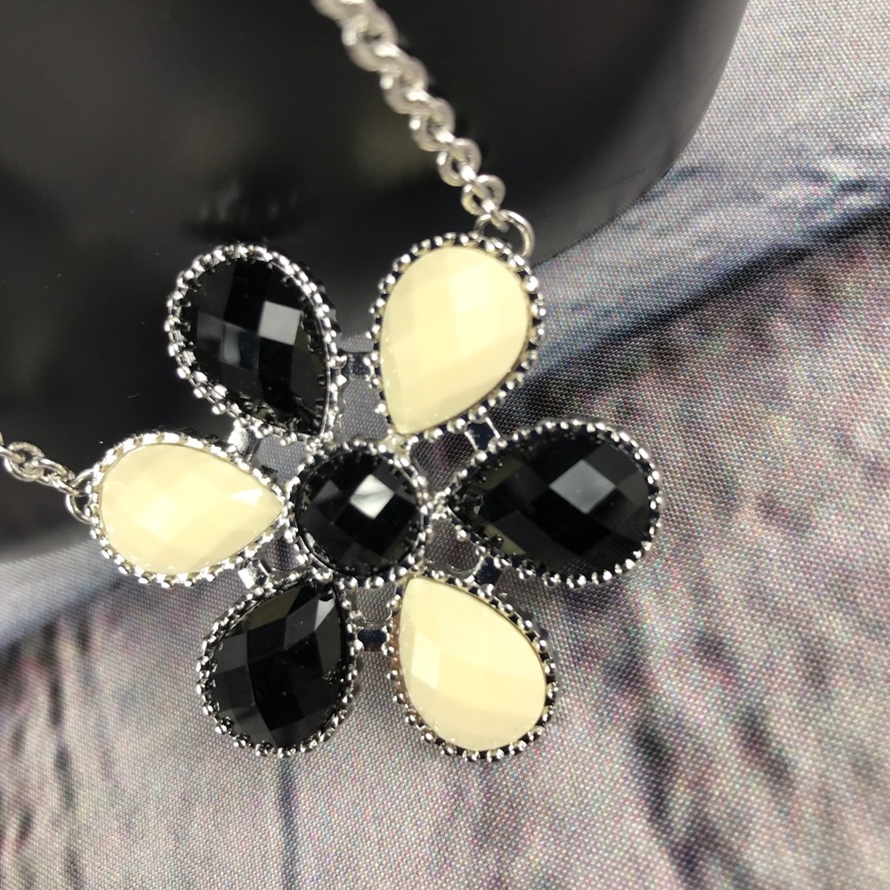 FASHION JEWELRY - Picture 2 of 7
